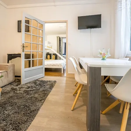 Maison Au Coeur De Cour Privee Parking Gratuit Wi-fi شقة *